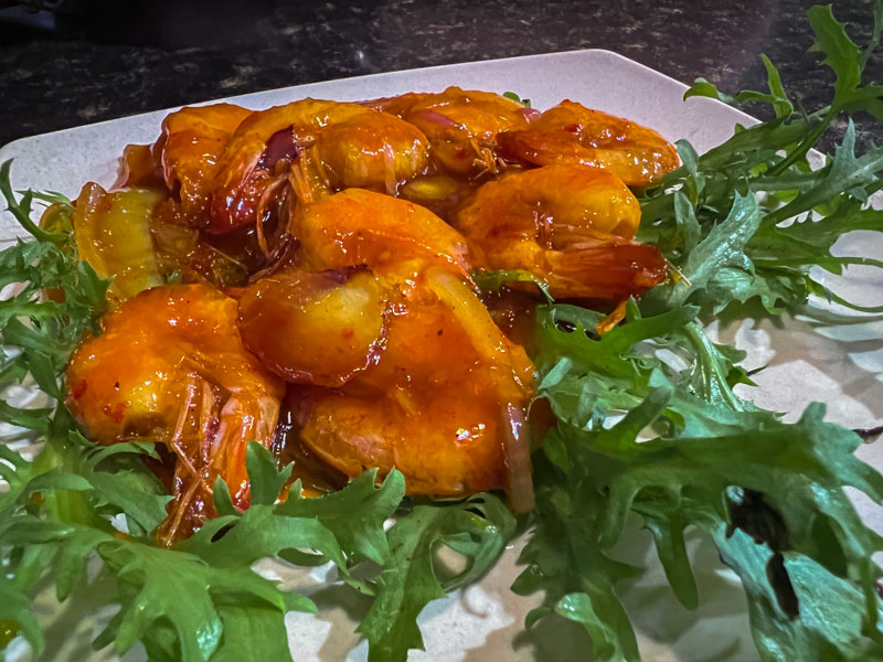 gambas sweet sour sauce en uno de los mejores warungs donde comer en Ubud