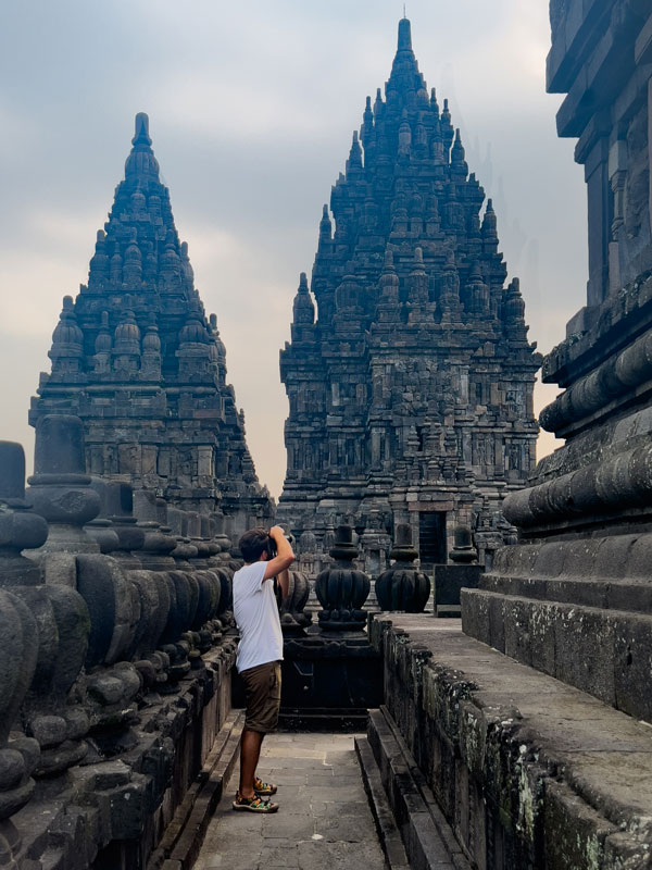 Vista del templo de Shiva, el más alto dentro de Prambanan
