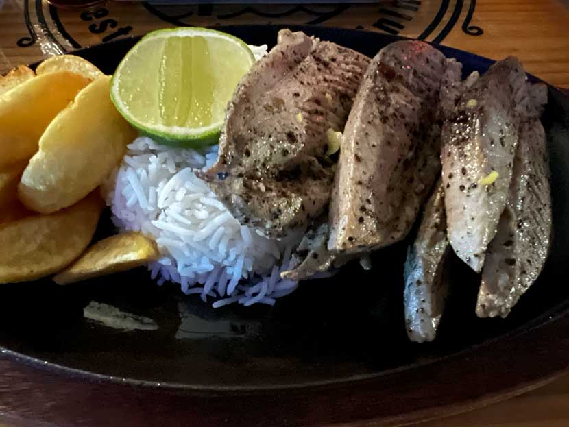 Atún a la parrilla en el Hotel Fulhoi, una de las mejores opciones donde comer en Gulhi