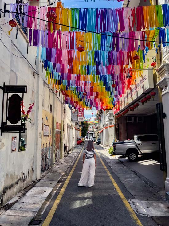 Inma paseando por Market Lane, una de las calles más bonitas de Ipoh