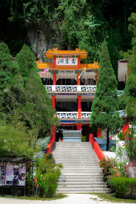 La espectacular puerta de entrada a Perak Tong Temple, una de las cosas que ver en Ipoh