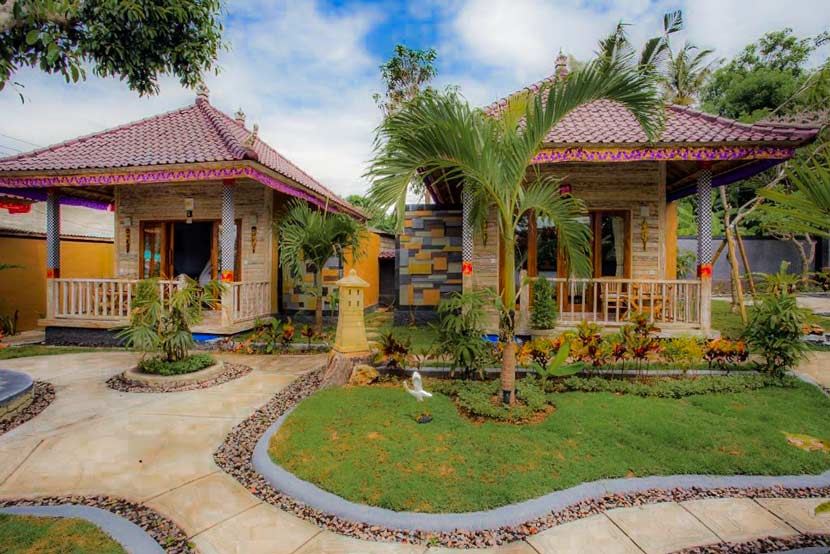 Bungalows con jardines y terraza en Blue Lagoon Secret Villas, una opción económica donde dormir en Nusa Ceningan