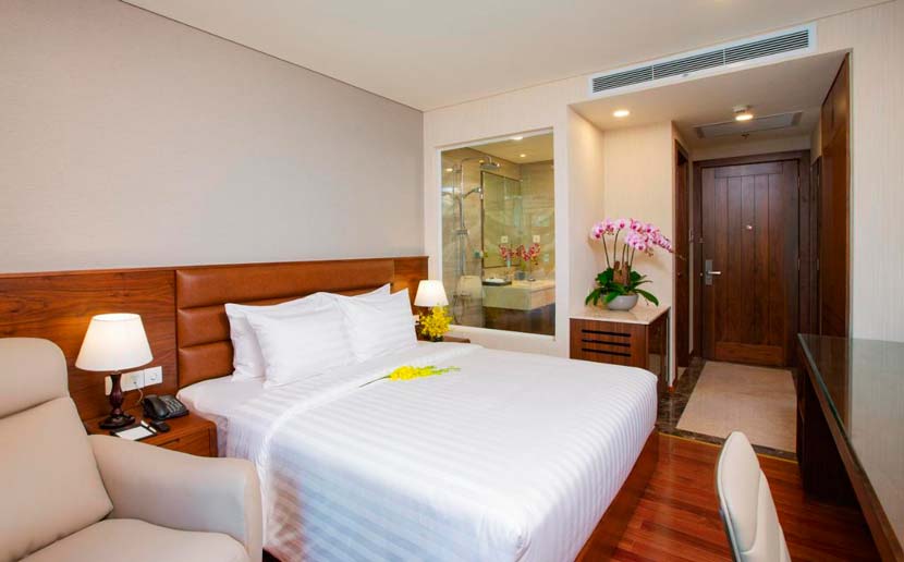 Habitación doble con decoración lujosa de Orchids Saigon Hotel