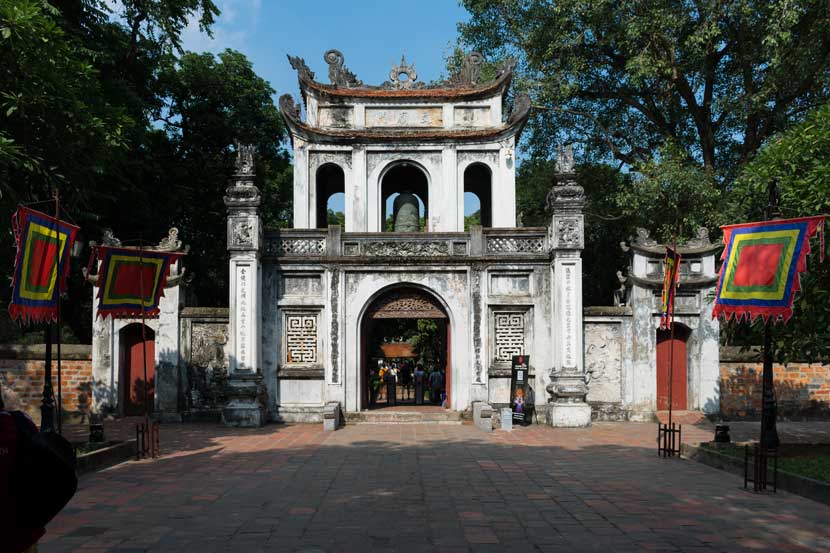 Fachada principal del Templo de la Literatura, una de las mejores cosas que ver en Hanói