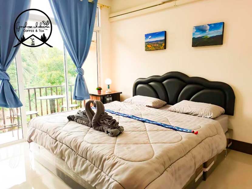 Habitación doble de Guesthouse Chubeema, una opción donde dormir barato en Mae Hong Son