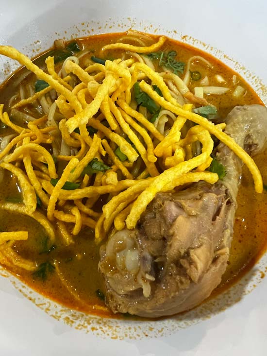 Khao soi de Nong Beer Restaurant, una buena opción de donde comer en Pai