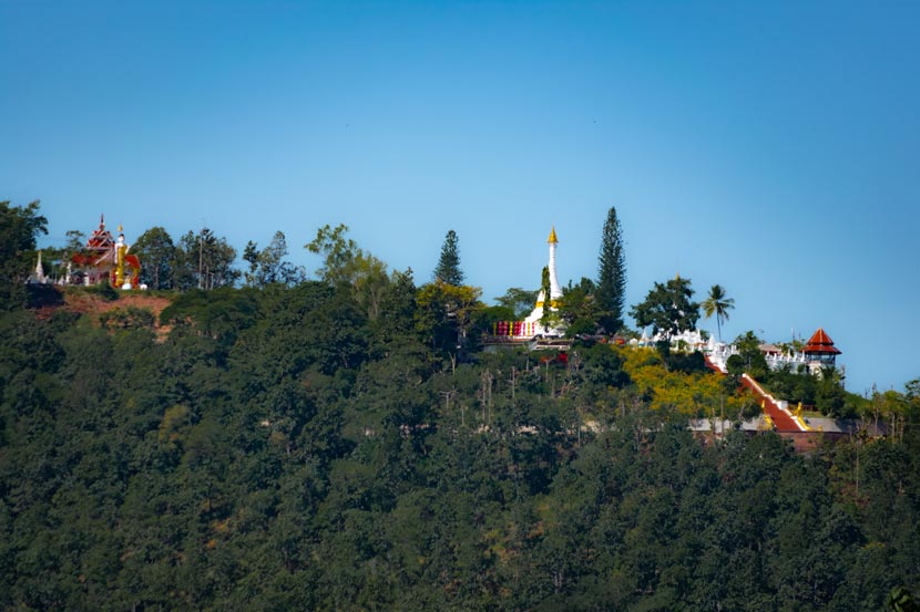 Vista desde el Mae Hong Son de Wat Phra That Doi Kongmu, un templo imprescindible que ver en Mae Hong Son