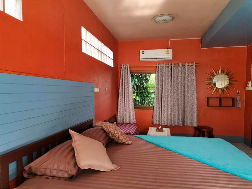 Habitación doble en Mila Home Guesthouse, una excelente opción donde alojarte en Prachuap Khiri Khan