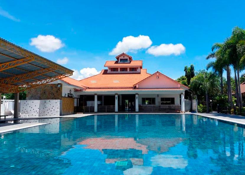 Piscina de Pruksa Rsort en Prachuap Khiri Khan