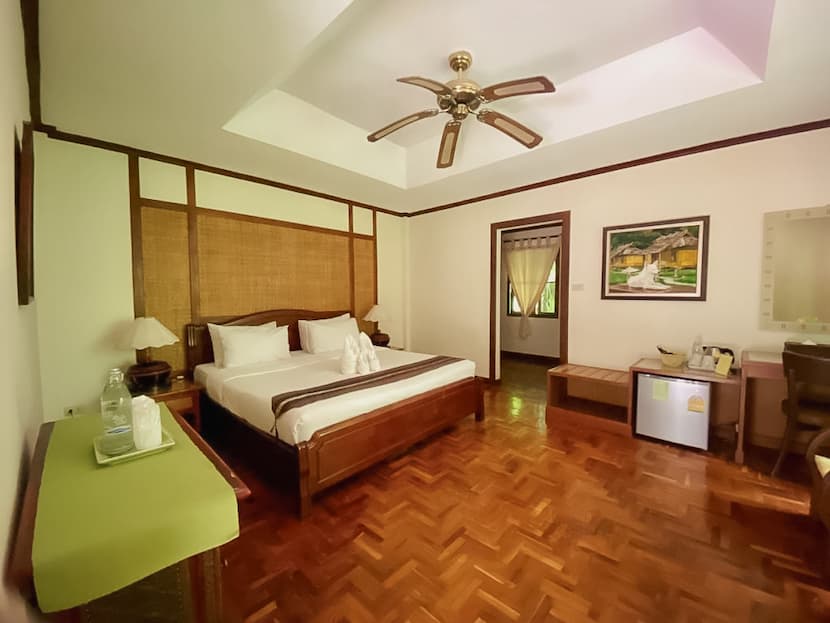 Bungalow (suite) con cama doble de Fern Resort, opción top donde alojarse en Mae Hong Son