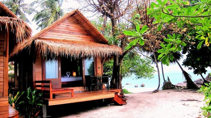 Bungalows a pie de playa en Ten Moons Lipe Resort, una opción ideal donde alojarse en Koh Lipe