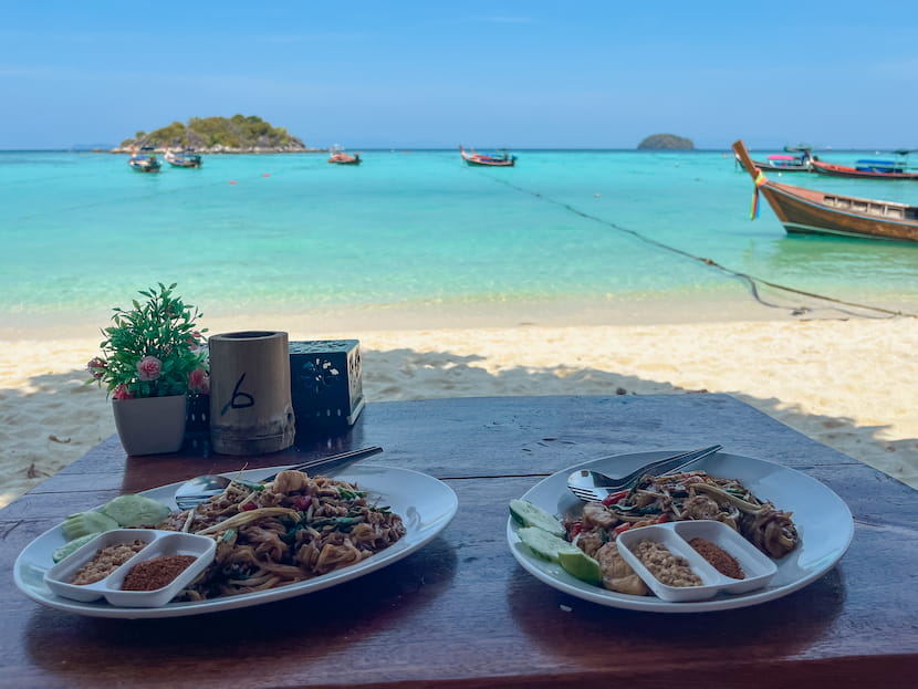 El Pad Thai en la playa de Urok Lawoi es una de las mejores opciones donde comer en Koh Lipe