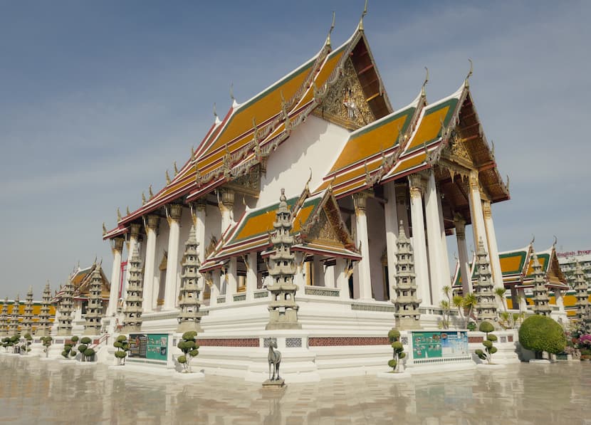 El Wat Suthat, poco visitado por el turismo, es uno de los templos más elegantes que ver en Bangkok